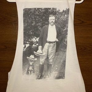 🌈Vintage looking shirt retro throwback